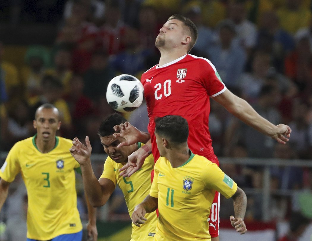 Sergej Milinkovič-Savič se vznáší nad brazilskými kanárky