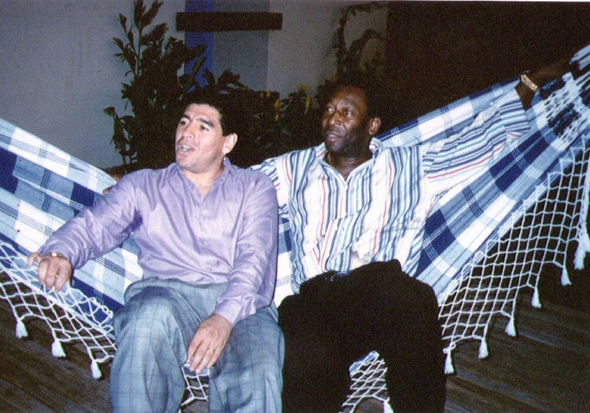 Dvě legendy. Argentinec Diego Maradona a Brazilec Pelé v Riu v roce 1995