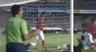 VIDEO: Pískli jim penaltu a rozhodčí se radoval!