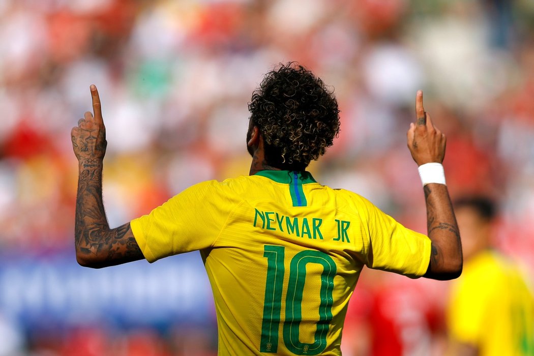 Neymar slaví gól do sítě Rakouska v přípravě na MS