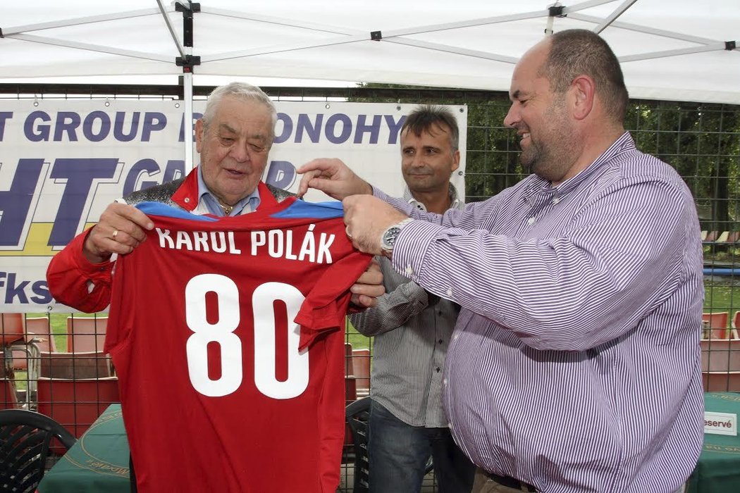 V úvodu se gratulovalo také legendárnímu sportovnímu komentátorovi Karolu Polákovi