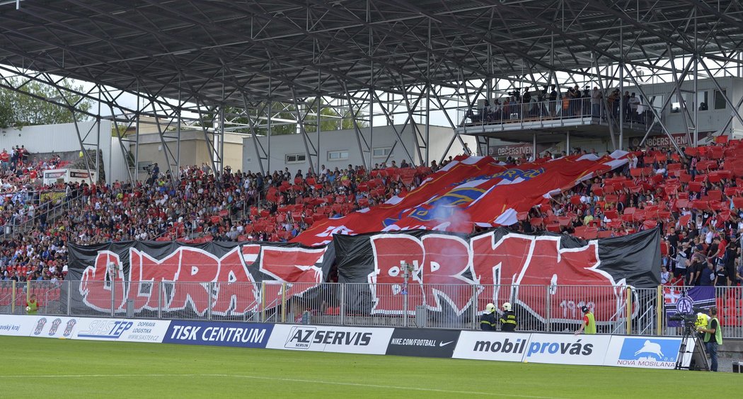 Choreo fanoušků Zbrojovky Brno v prvním zápase nové sezony