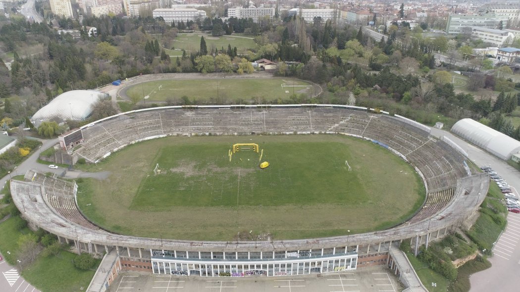 Legendární brněnský stadion opět chřadne