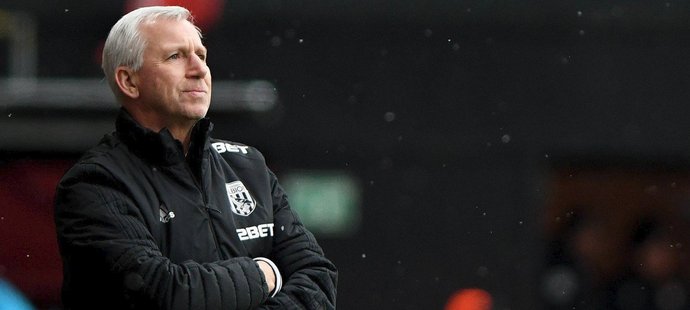 U fotbalistů posledního West Bromwiche skončil kouč Pardew