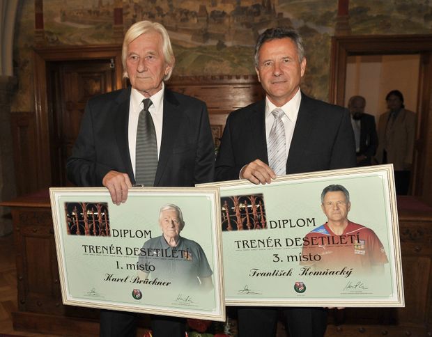Karel Brückner pózuje spolu s Františkem Komňackým Karel Brückner pózuje spolu s Františkem Komňackým