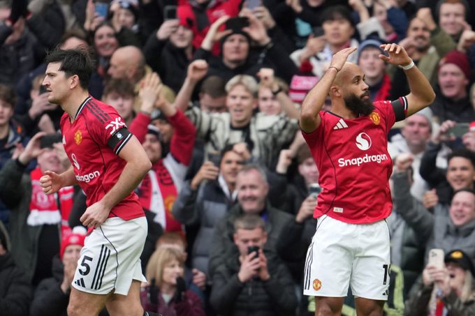 ONLINE: Manchester United - Tottenham 1:0. Oslabené Spurs překonal Mbeumo ONLINE: Manchester United - Tottenham 1:0. Oslabené Spurs překonal Mbeumo