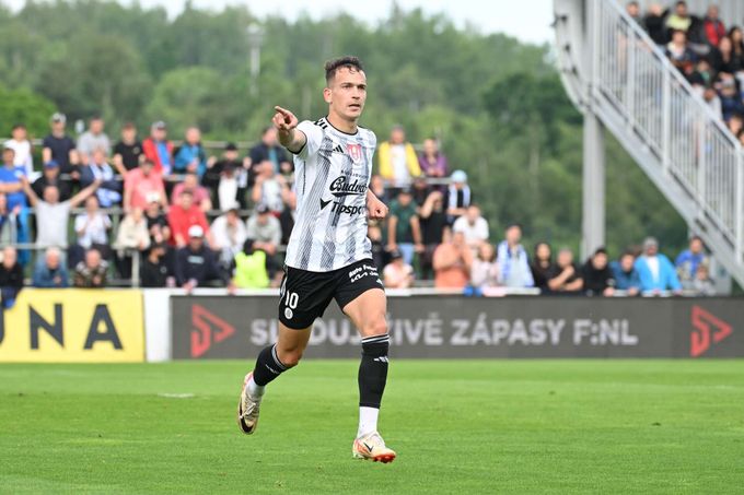 Budějovický Suchan rád dává hezké góly a řeší posun: Mám nějaké ambice Budějovický Suchan rád dává hezké góly a řeší posun: Mám nějaké ambice