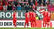 Zkalamaní fotbalisté Bayernu s fanoušky po remíze 2:2 s Augsburgem