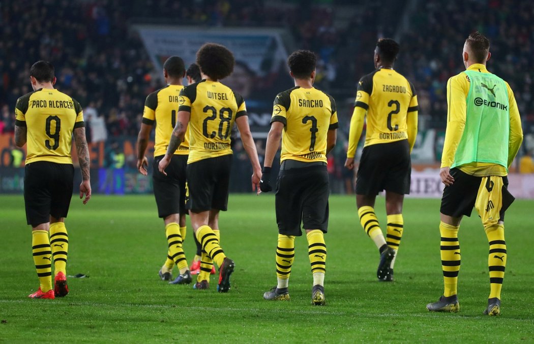 Vedoucí tým německé fotbalové ligy Dortmund v předehrávce 24. kola překvapivě podlehl 1:2