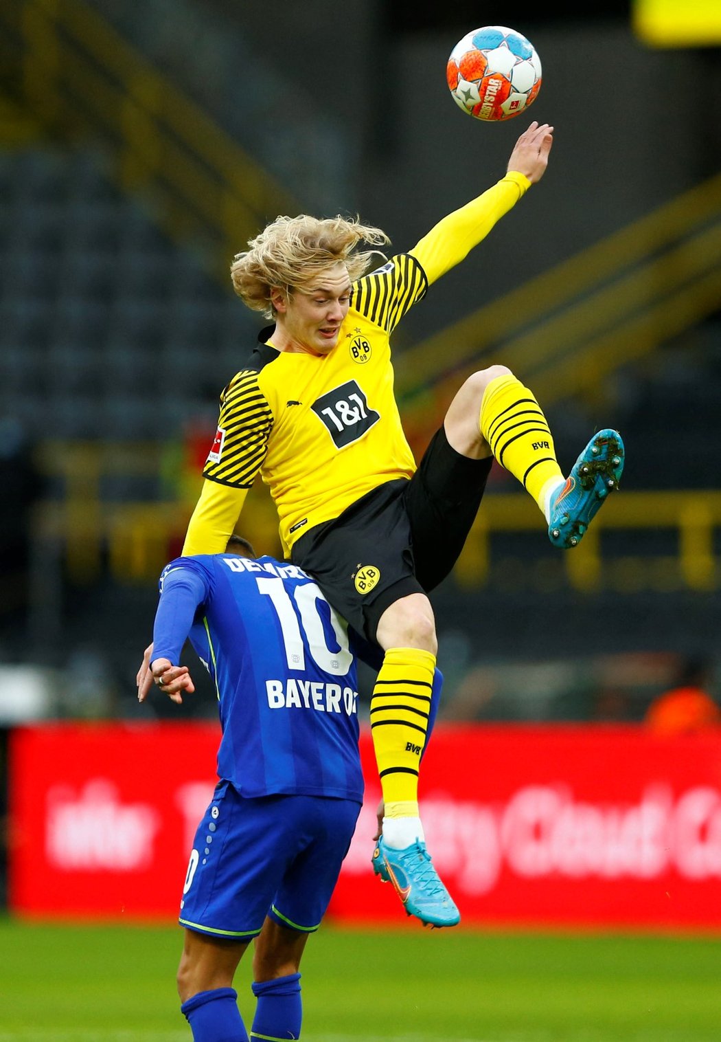 Borussia Dortmund v domácím duelu hostí Bayer Leverkusen s Patrikem Schickem