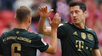 Bayern sedmi góly zdemoloval nováčka. Augsburg poprvé vyhrál