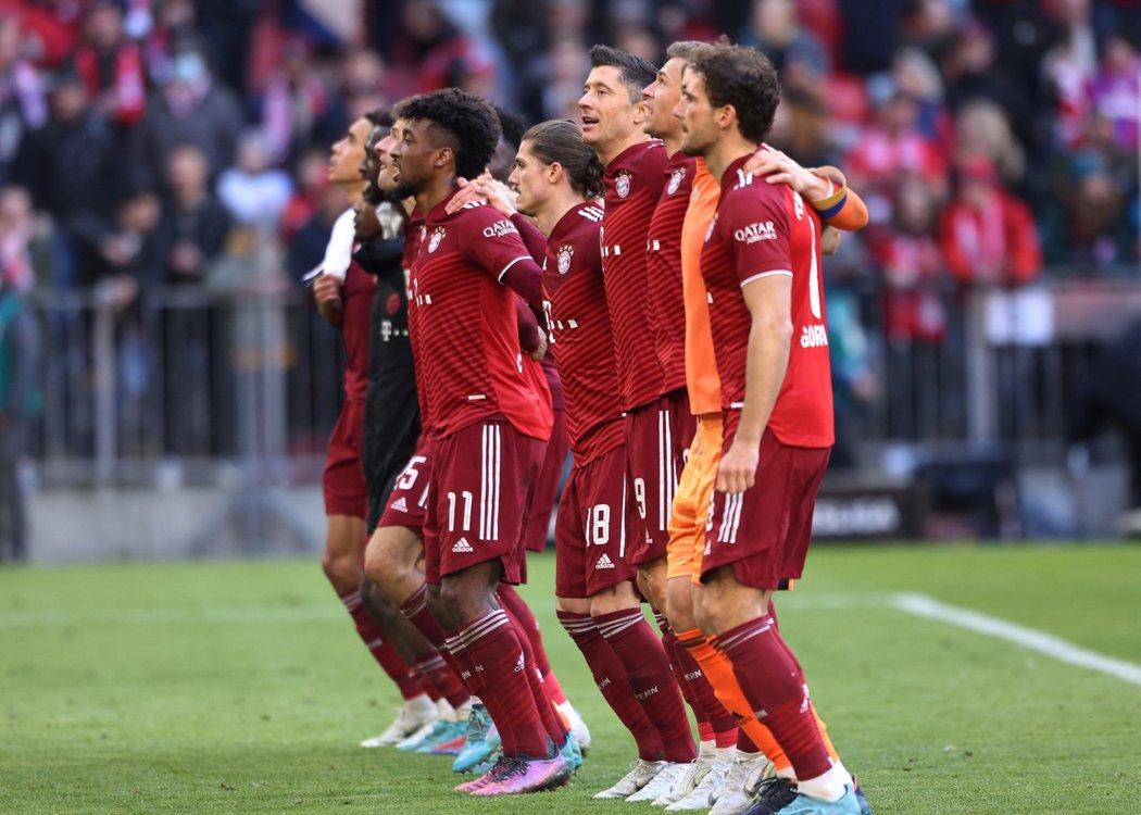 Fotbalisté Bayernu Mnichov udolali Augsburg 1:0 až díky proměněné penaltě Roberta Lewandowského z 82. minuty.