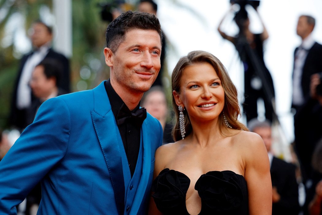 Robert Lewandowski s manželkou Annou na festivalu v Cannes