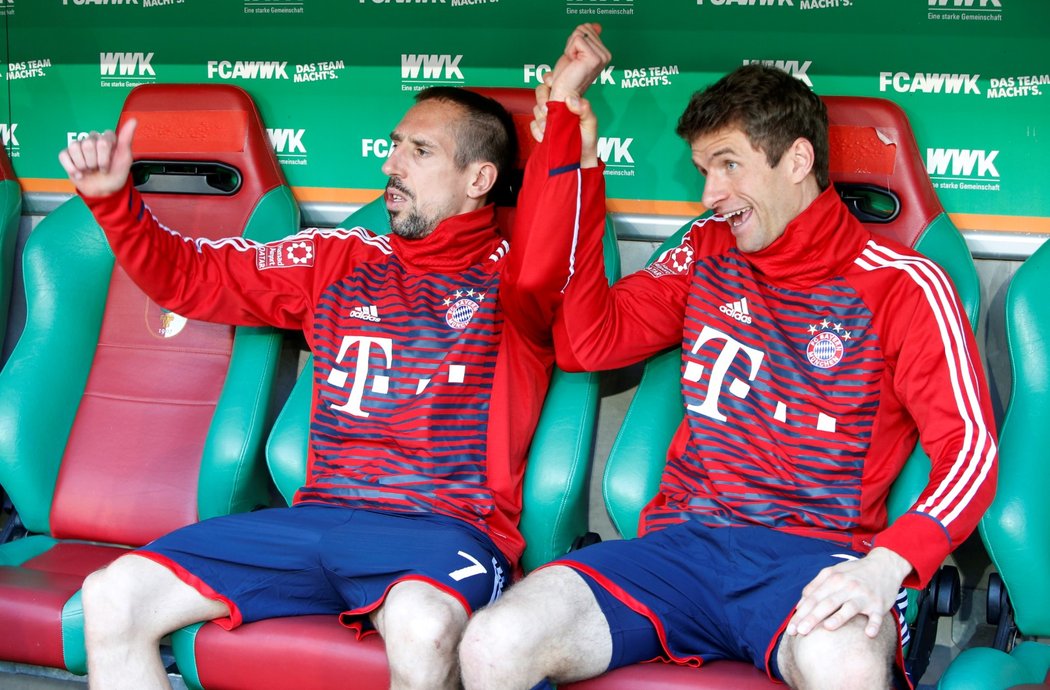 Na lavičce Bayernu před zápasem na hřišti Augsburgu panovala dobrá nálada