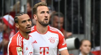 Tři vyloučení, pak gólové tornádo Bayernu! Kane napodobil Beckhama