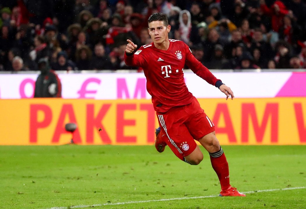 Fotbalisté Bayernu deklasovali v 26. kole německé ligy doma Mohuč 6:0 a vrátili se na první místo. Hattrickem se na výhře podílel James Rodríguez.