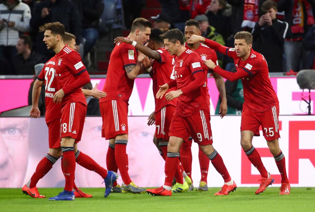 Fotbalisté Bayernu deklasovali v 26. kole německé ligy doma Mohuč 6:0 a vrátili se na první místo. Hattrickem se na výhře podílel James Rodríguez.