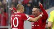 Franck Ribéry a Arjen Robben slaví gól proti Mohuči