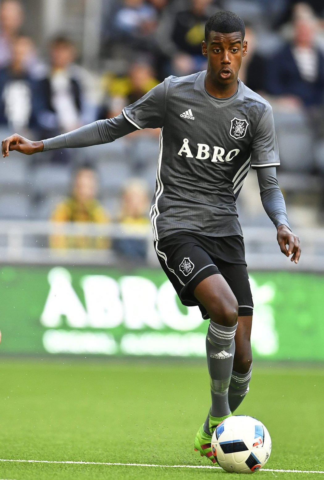Alexander Isak dosud hrál za AIK Stockholm