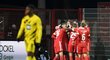 Fotbalisté Unionu Berlín slaví branku proti Dortmundu