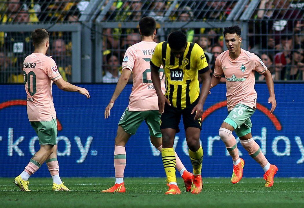 Brémy šokovali Dortmund, když v úplném závěru otočili z 0:2 na 3:2
