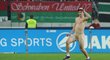 Nahý narušitel, tzv. streaker v zápase Augsburg - Bayern v roce 2011