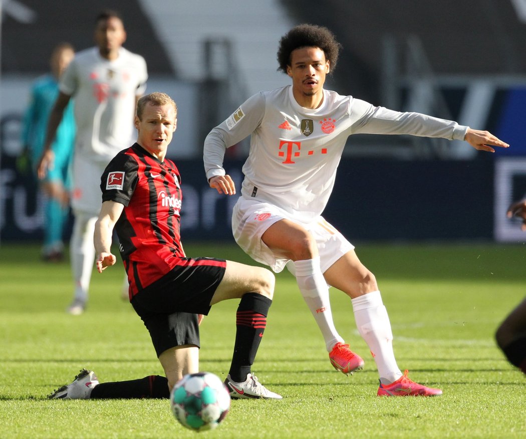 Fotbalisté Frankfurtu zvítězili zvládli duel s lídrem bundesligy Bayernem, porazili ho 2:1