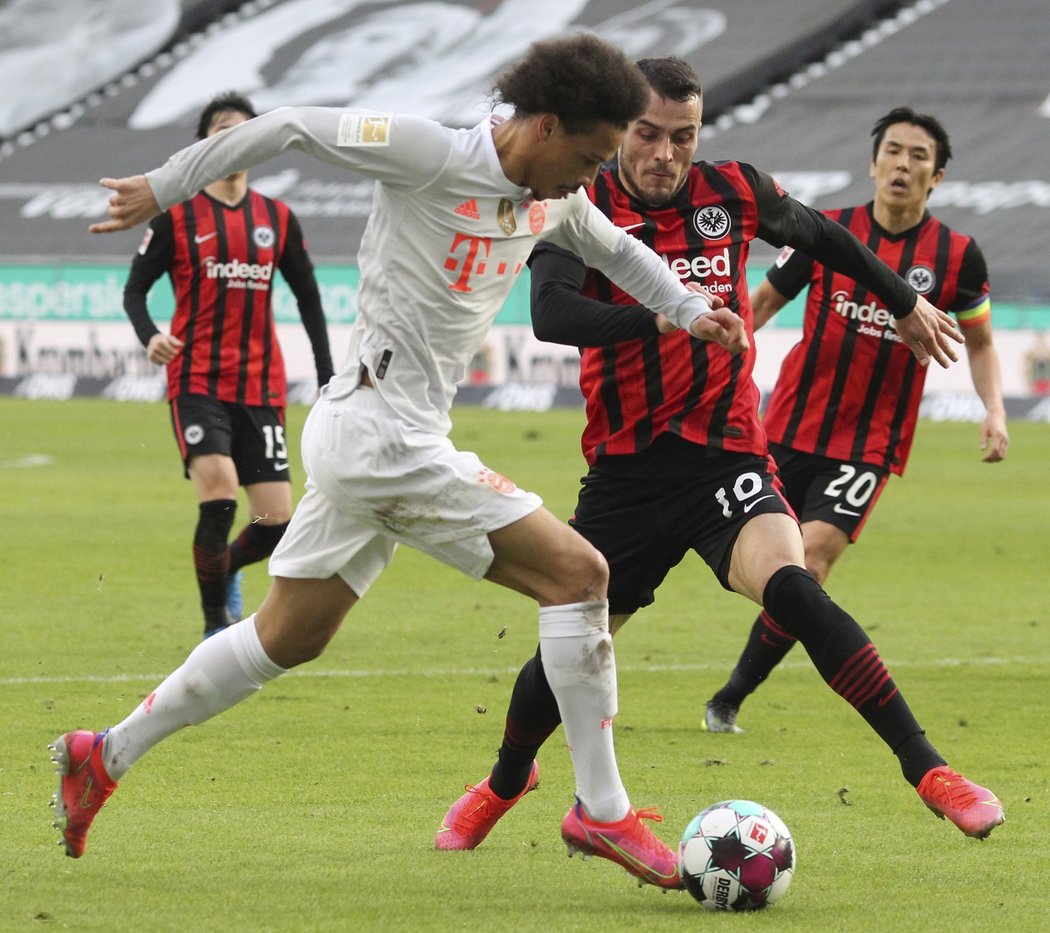 Fotbalisté Frankfurtu zvítězili zvládli duel s lídrem bundesligy Bayernem, porazili ho 2:1