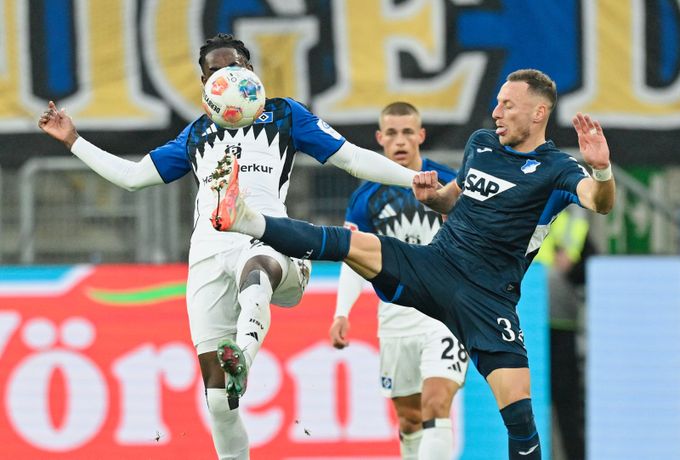 Hoffenheim - Hamburk 4:1. Coufal s Hranáčem hráli od začátku, Hložek naskočil v závěru Hoffenheim - Hamburk 4:1. Coufal s Hranáčem hráli od začátku, Hložek naskočil v závěru