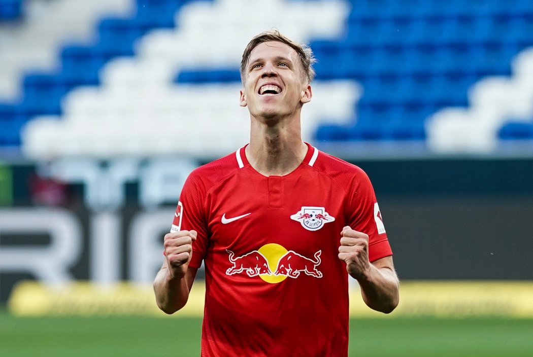 Dani Olmo z Lipska oslavuje gól, který vstřelil proti Hoffenheimu