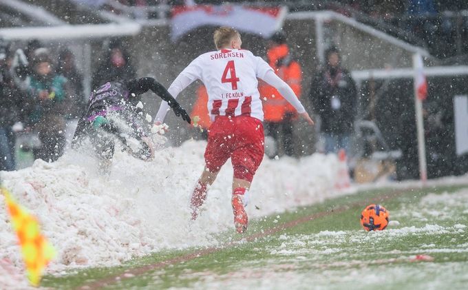 Divočina na sněhu v Německu: hledání puntíku, tři penalty a ztracených 3:0 Divočina na sněhu v Německu: hledání puntíku, tři penalty a ztracených 3:0