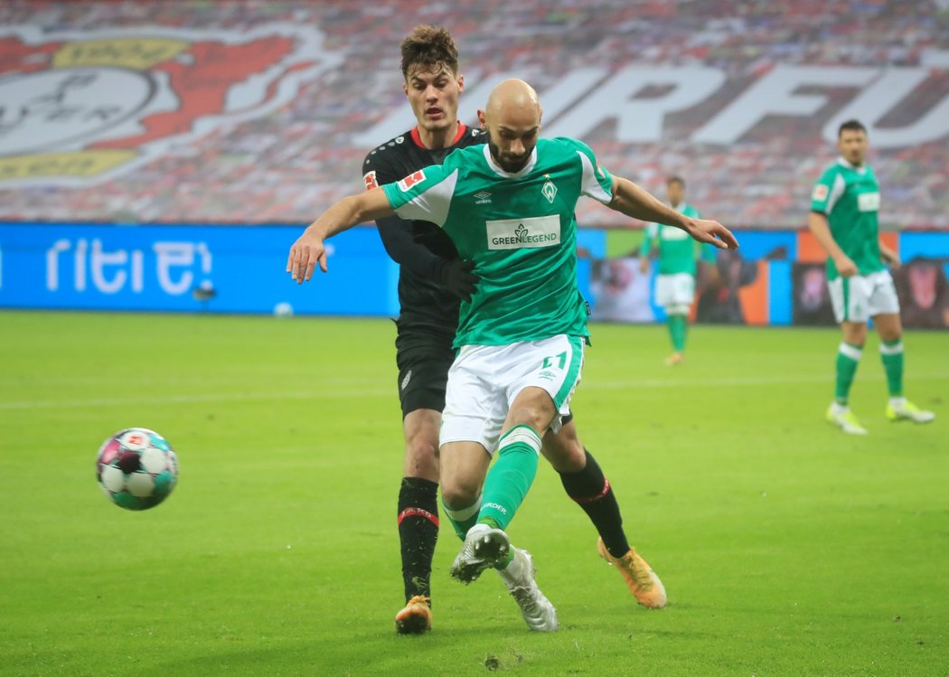 Fotbalisté Leverkusenu remizovali s Brémami 1:1. Bayer vyrovnal poté, co si po zakončení Patrika Schicka srazil Ludwig Augustinsson míč do vlastní sítě