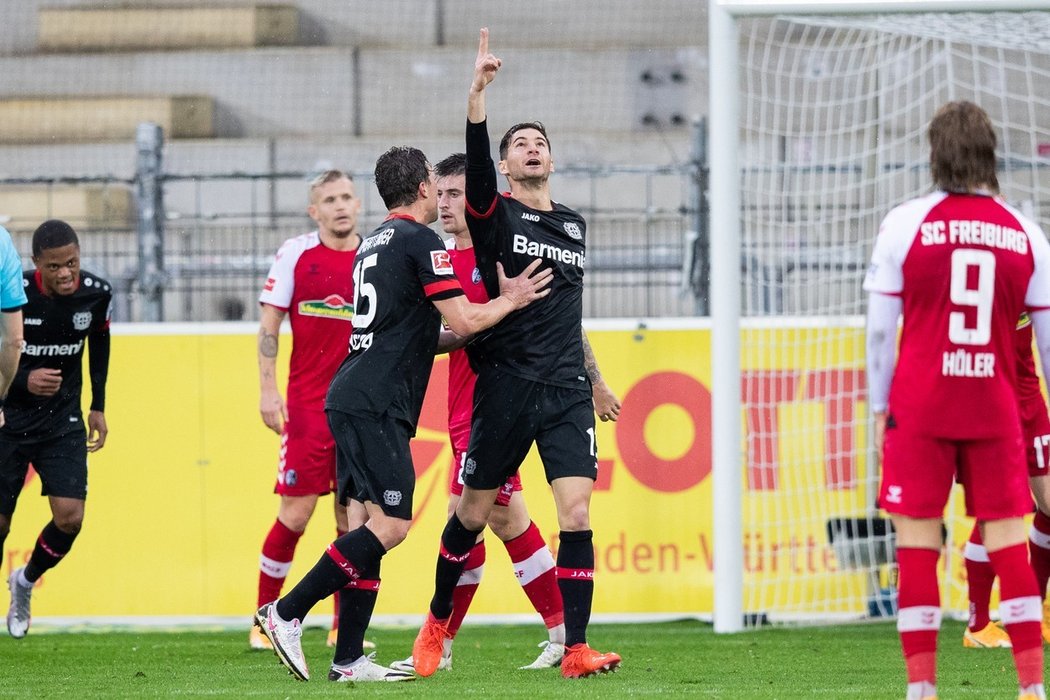 Fotbalisté Leverkusenu vyhráli počtvrté v řadě. Bez zraněného Patrika Schicka porazili Freiburg 4:2