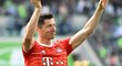 Robert Lewandowski s trofejí pro nejlepšího střelce Bundesligy