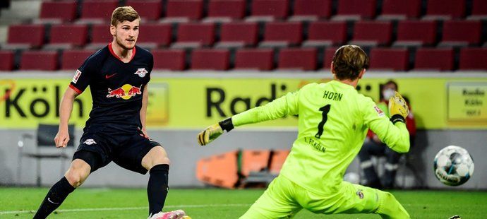 Timo Werner střílí třetí gól Lipska v utkání s Kolínem