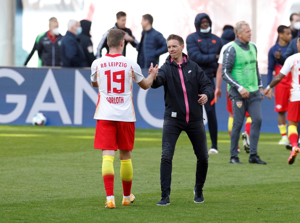 Fotbalisté Lipska vyhráli nad Stuttgartem a oddálili korunovaci Bayernu