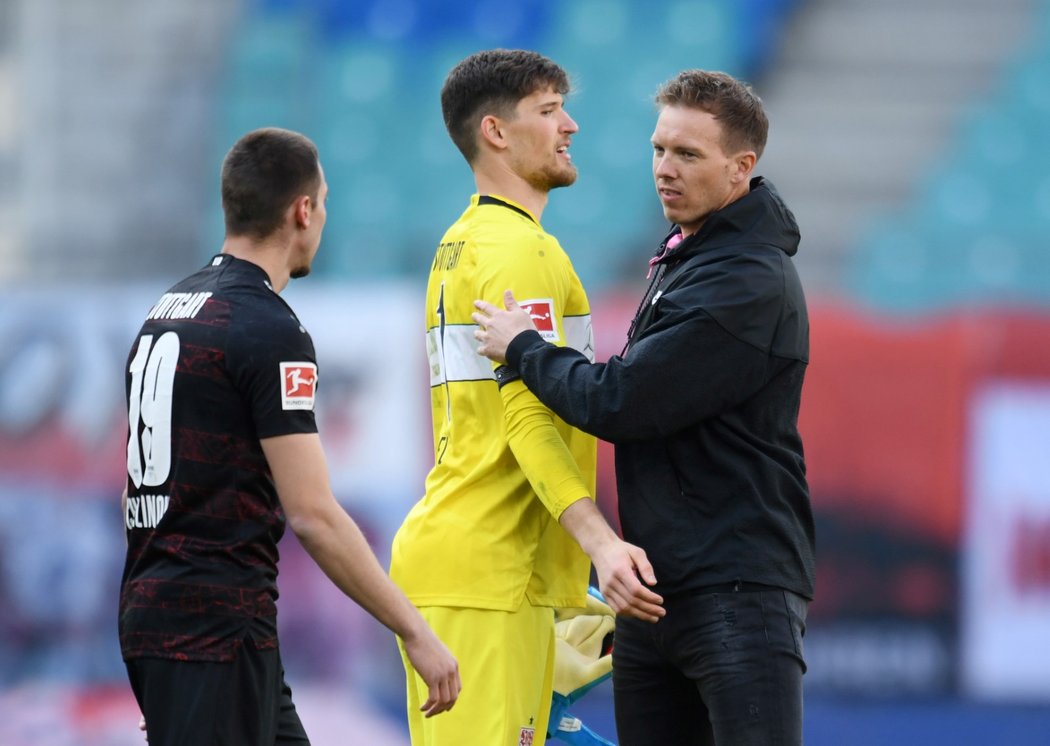 Fotbalisté Lipska vyhráli nad Stuttgartem a oddálili korunovaci Bayernu