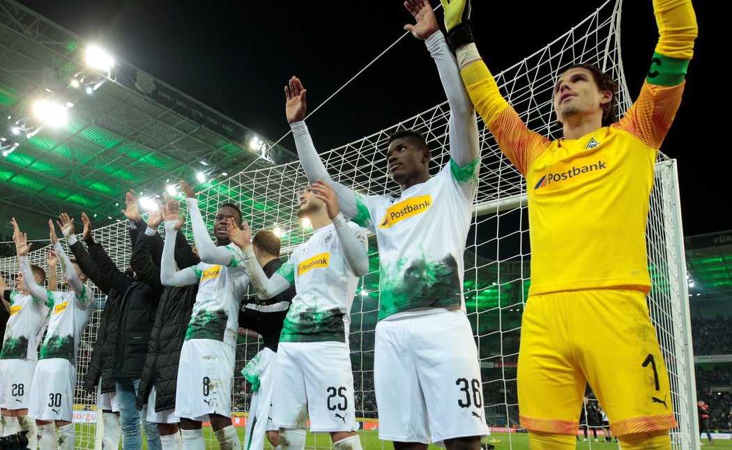 Borussia Mönchengladbach v závěru díky penaltě porazila Bayern Mnichov a nadále vede bundesligu