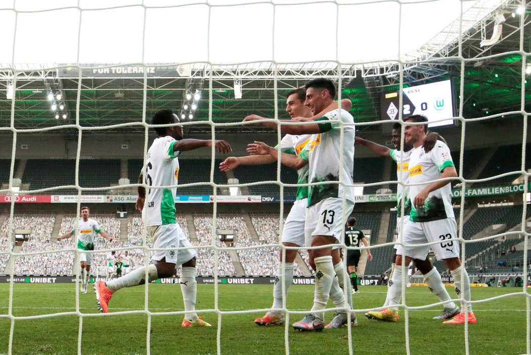 Fotbalisté Mönchengladbachu porazili v 32. kole německé ligy na svém hřišti 3:0 Wolfsburg. Dvěma góly se blýskl záložník Jonas Hofmann.