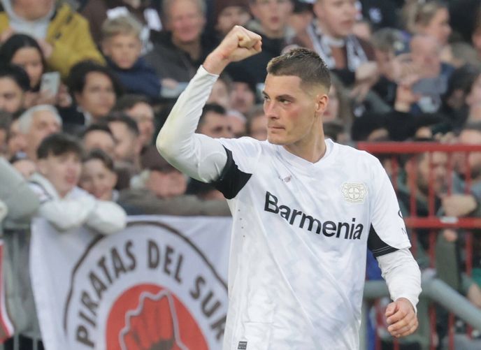 Patrik Schick oslavuje 18. gól v sezoně Patrik Schick oslavuje 18. gól v sezoně