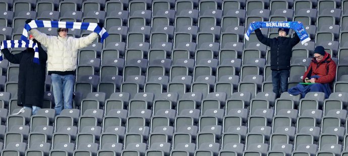 Na německé stadiony může velmi málo diváků a kluby se bouří