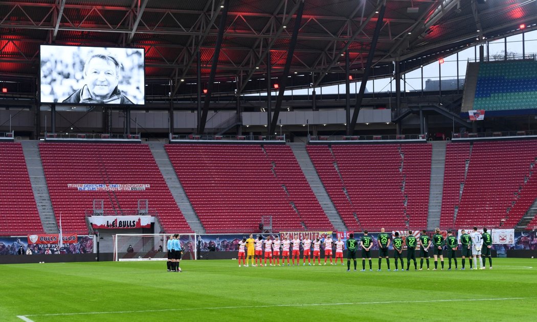 Na německé stadiony může velmi málo diváků a kluby se bouří