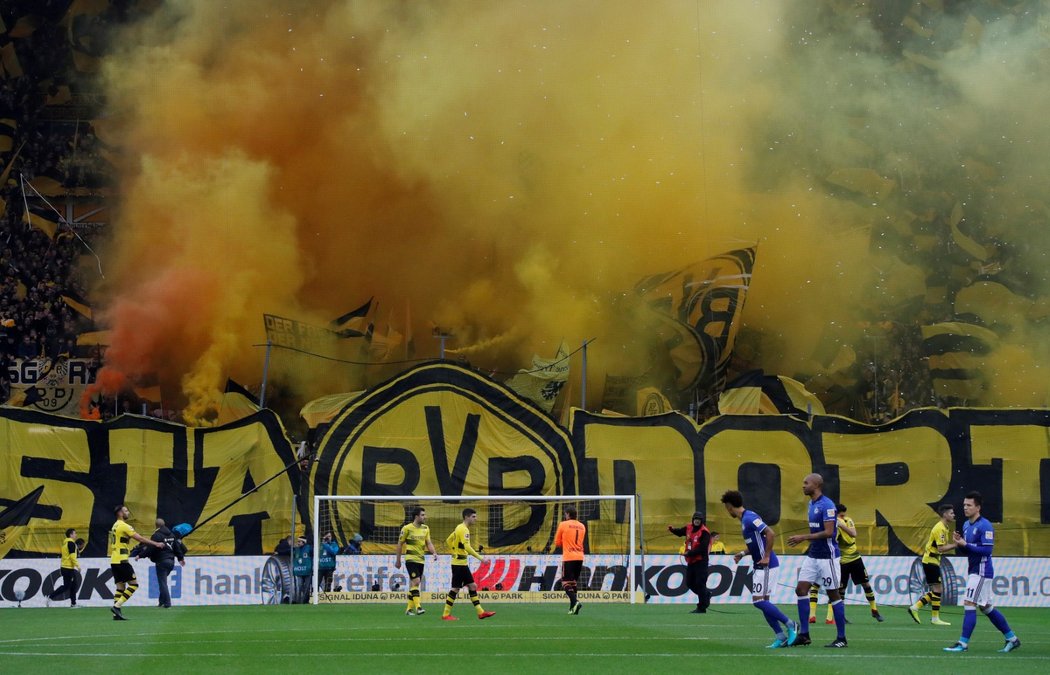 Fanoušci Borussie Dortmund v derby se Schalke