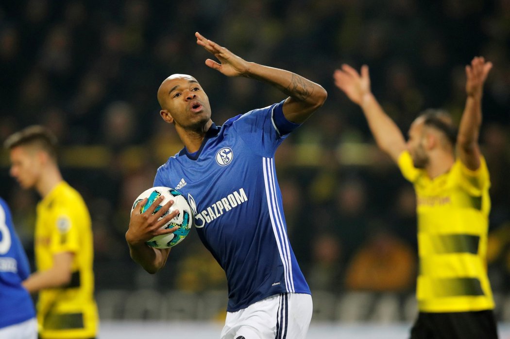 Naldo ze Schalke slaví branku v derby s Dortmundem