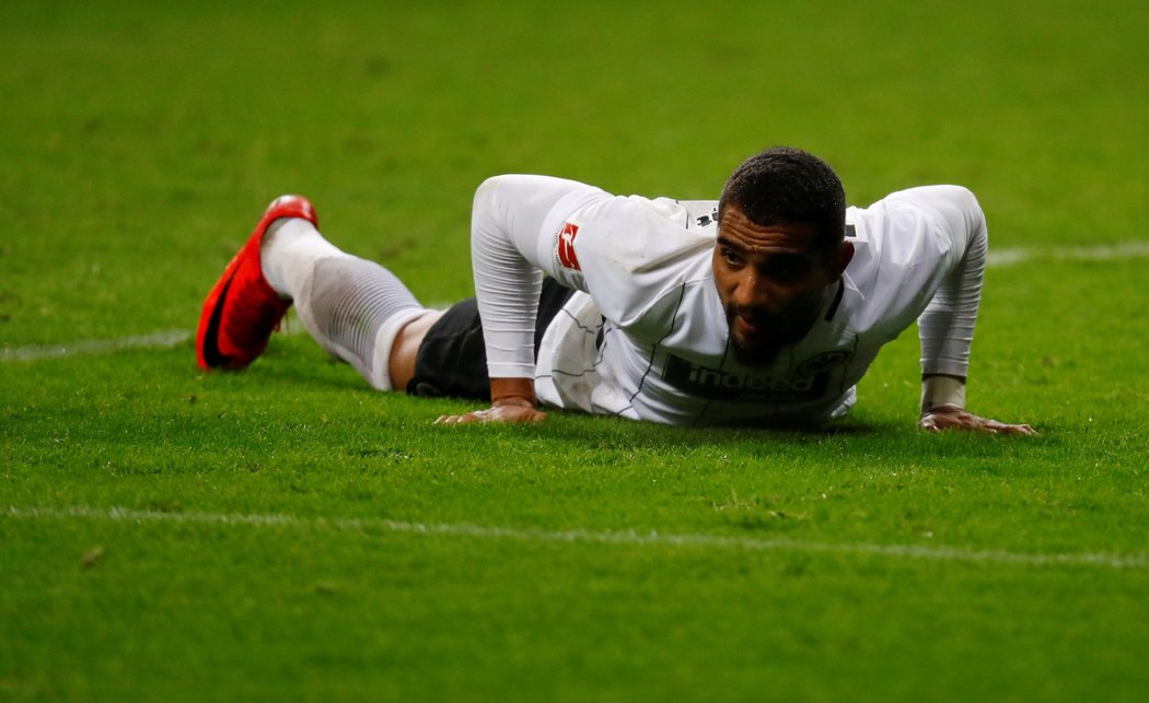 Ofenzivní záložník Eintrachtu Frankfurt Kevin-Prince Boateng v bundesligovém zápase s Brémami