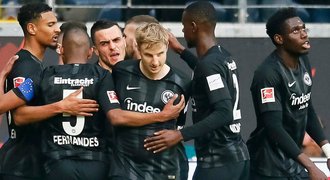 Frankfurt vyhrál popáté v řadě a už je čtvrtý. Schalke uspělo poprvé od ledna