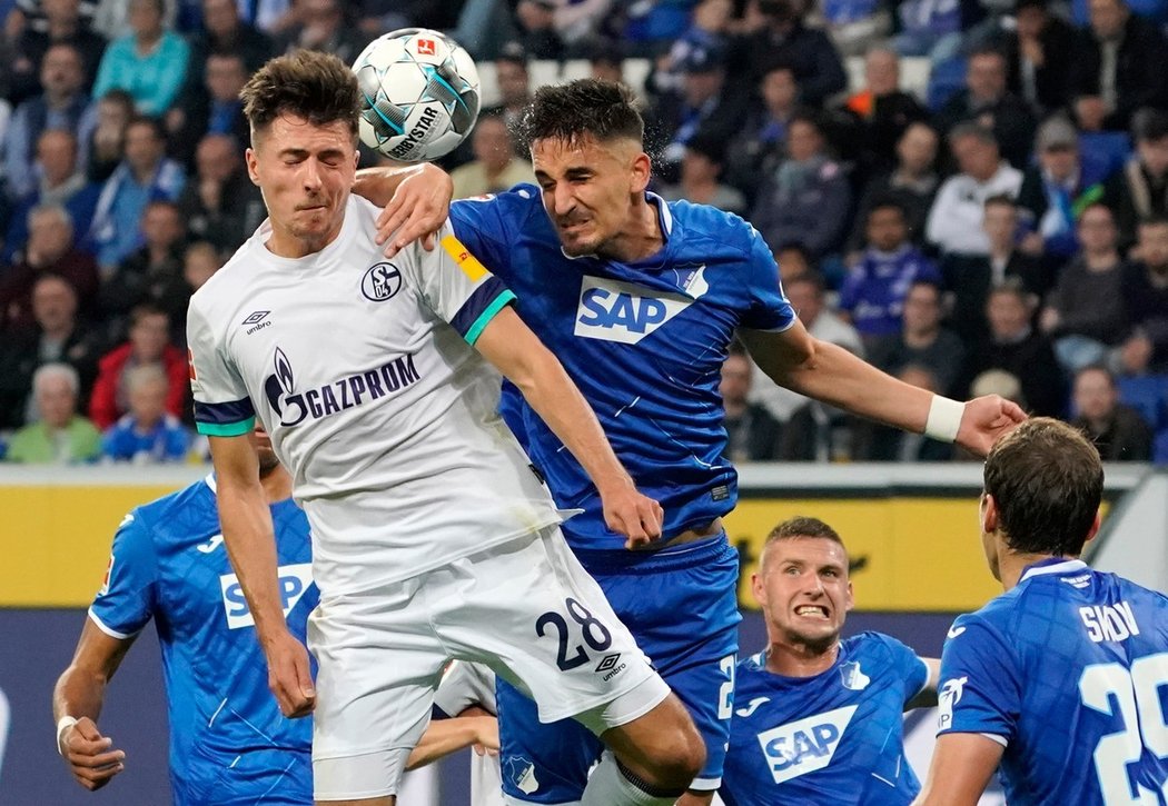 Fotbalisté Hoffenheimu porazili doma Schalke 2:0 a po 8. kole německé ligy jsou na jedenácté příčce.