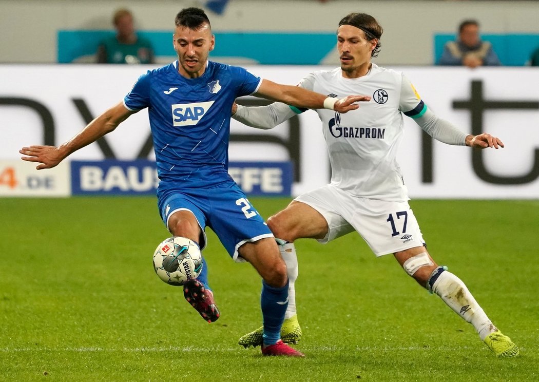 Fotbalisté Hoffenheimu porazili doma Schalke 2:0 a po 8. kole německé ligy jsou na jedenácté příčce.