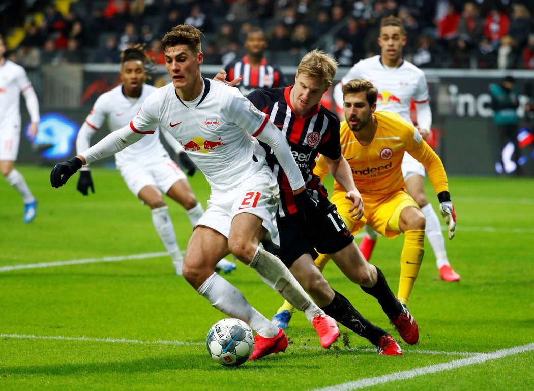 Patrik Schick nastoupil za Lipsko proti Eintrachtu Frankfurt v základní sestavě. Byl tak u prohry 0:2.