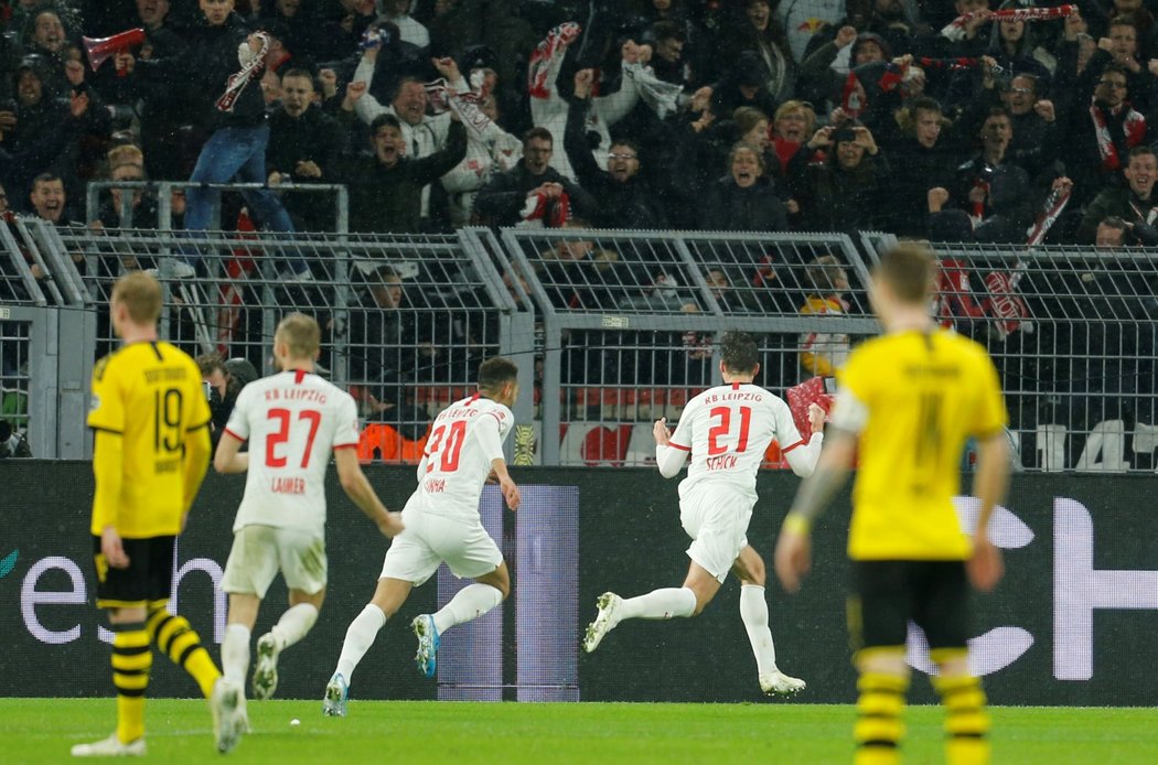 Patrik Schick (21) oslavuje svou trefu proti Dortmundu